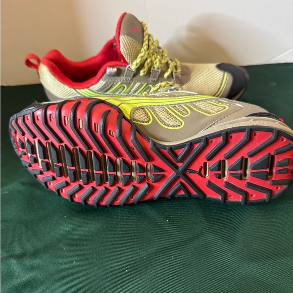 NWOT Women’s PUMA Fells Trail Running Shoes Khaki -Fossil-Sunny Lime Size 7 - Picture 11 of 13